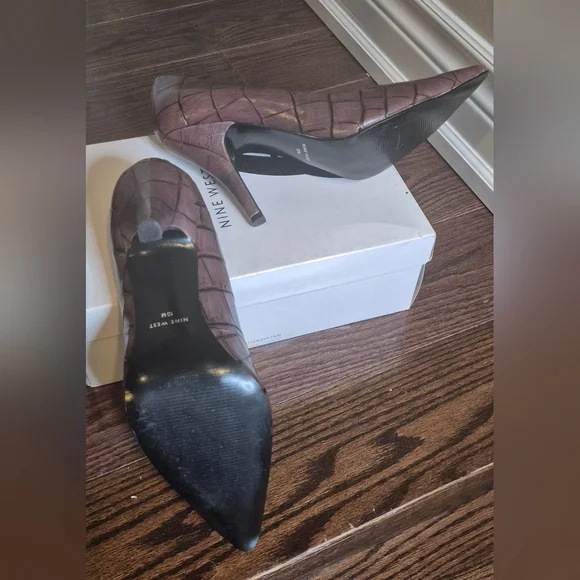 Nine West Women's Brown Croc-Embossed Heels - Picture 5 of 13